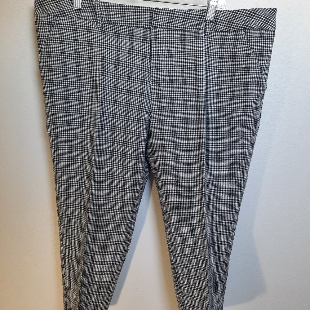 Merona Classic Stretch, Size 16, Black & White